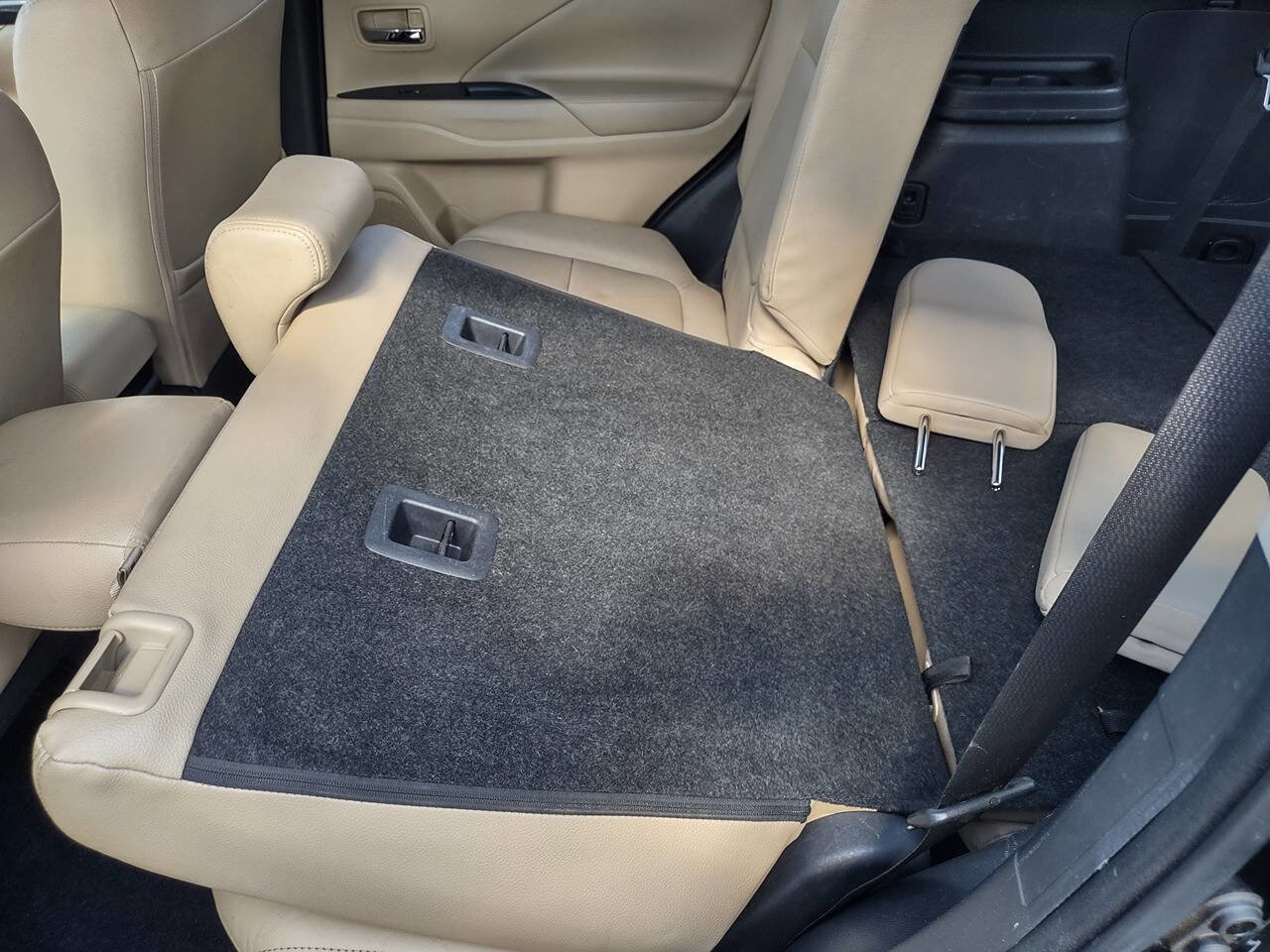 Used 2018 Mitsubishi Outlander SEL AWD/4WD image 30