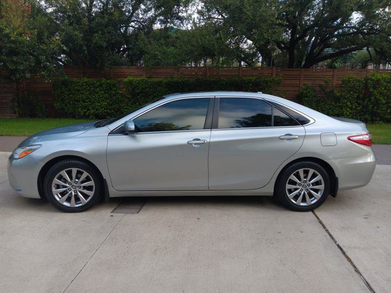 Used 2015 Toyota Camry XLE image 2