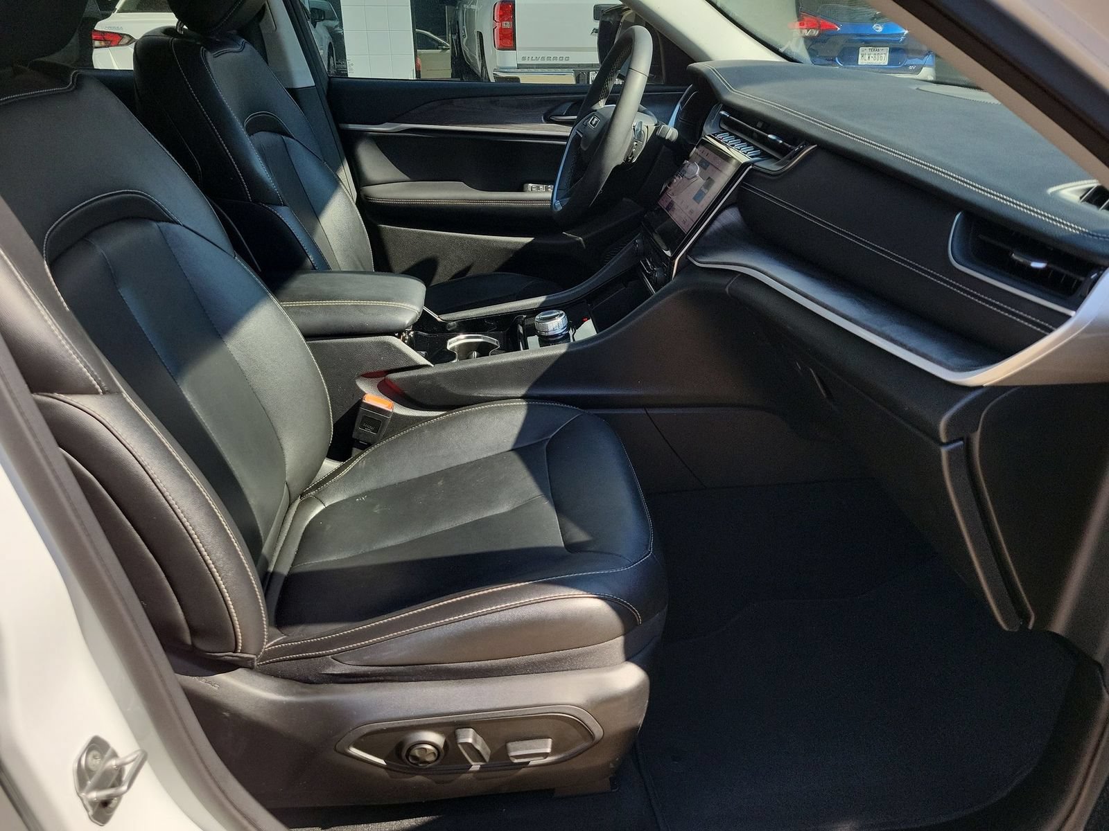 Used 2023 Jeep Grand Cherokee L Limited RWD image 27