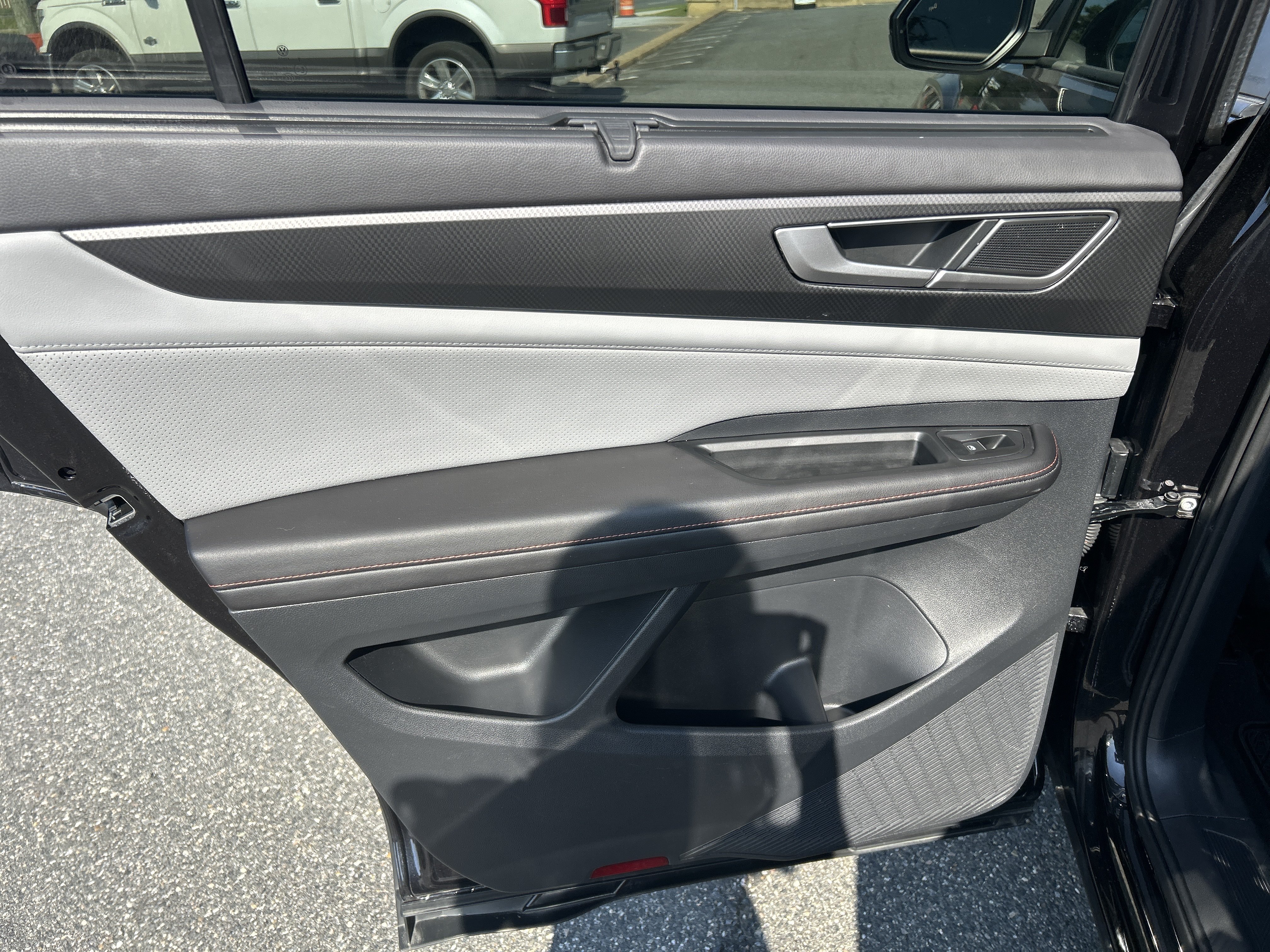 Used 2024 Volkswagen Atlas Peak Edition SE AWD/4WD image 14