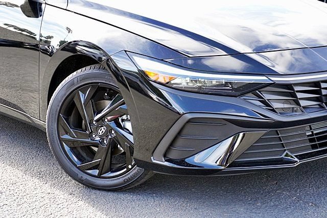 Certified 2026 Hyundai Elantra Sport FWD image 4