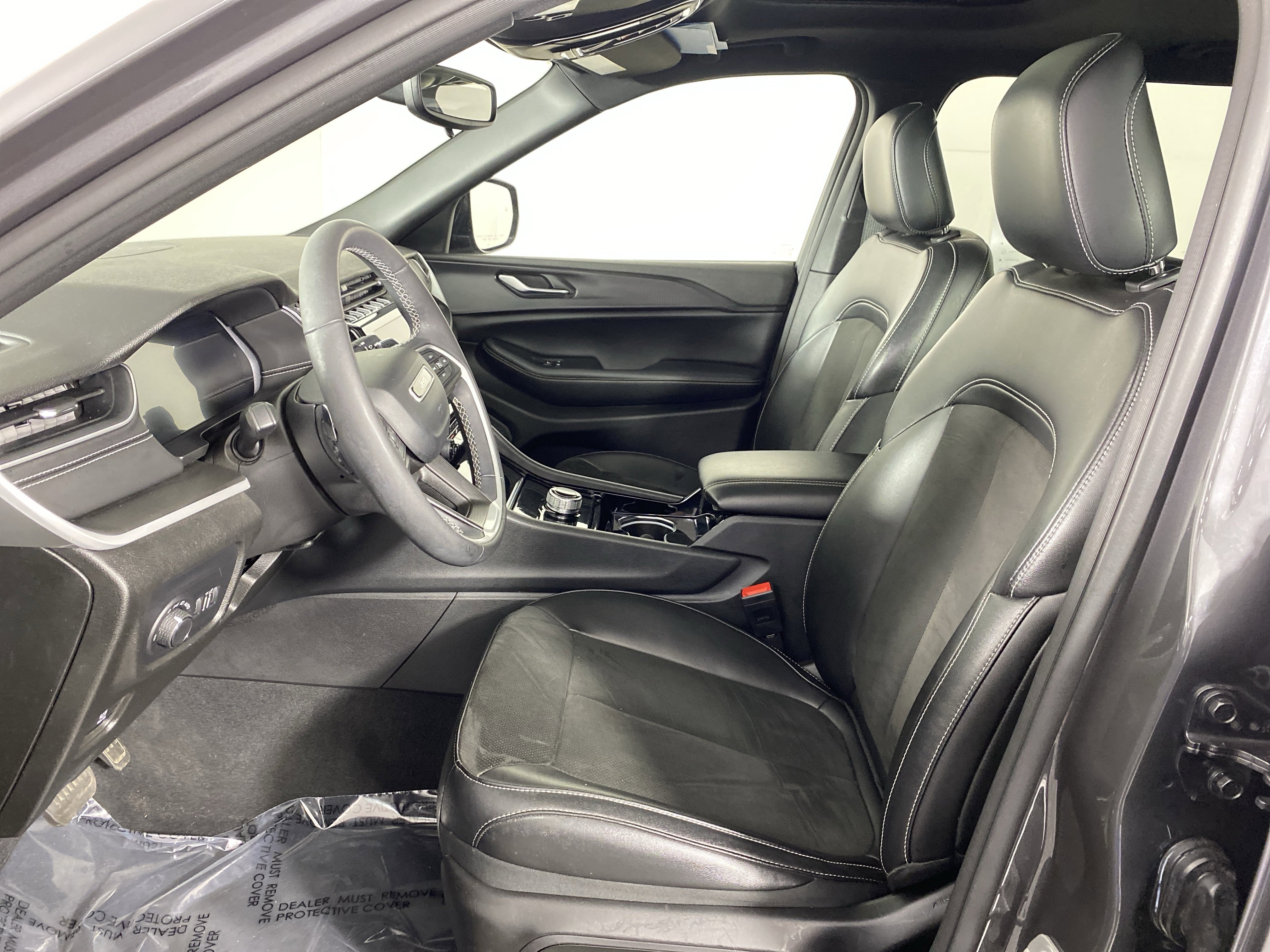 Used 2023 Jeep Grand Cherokee L Laredo image 15