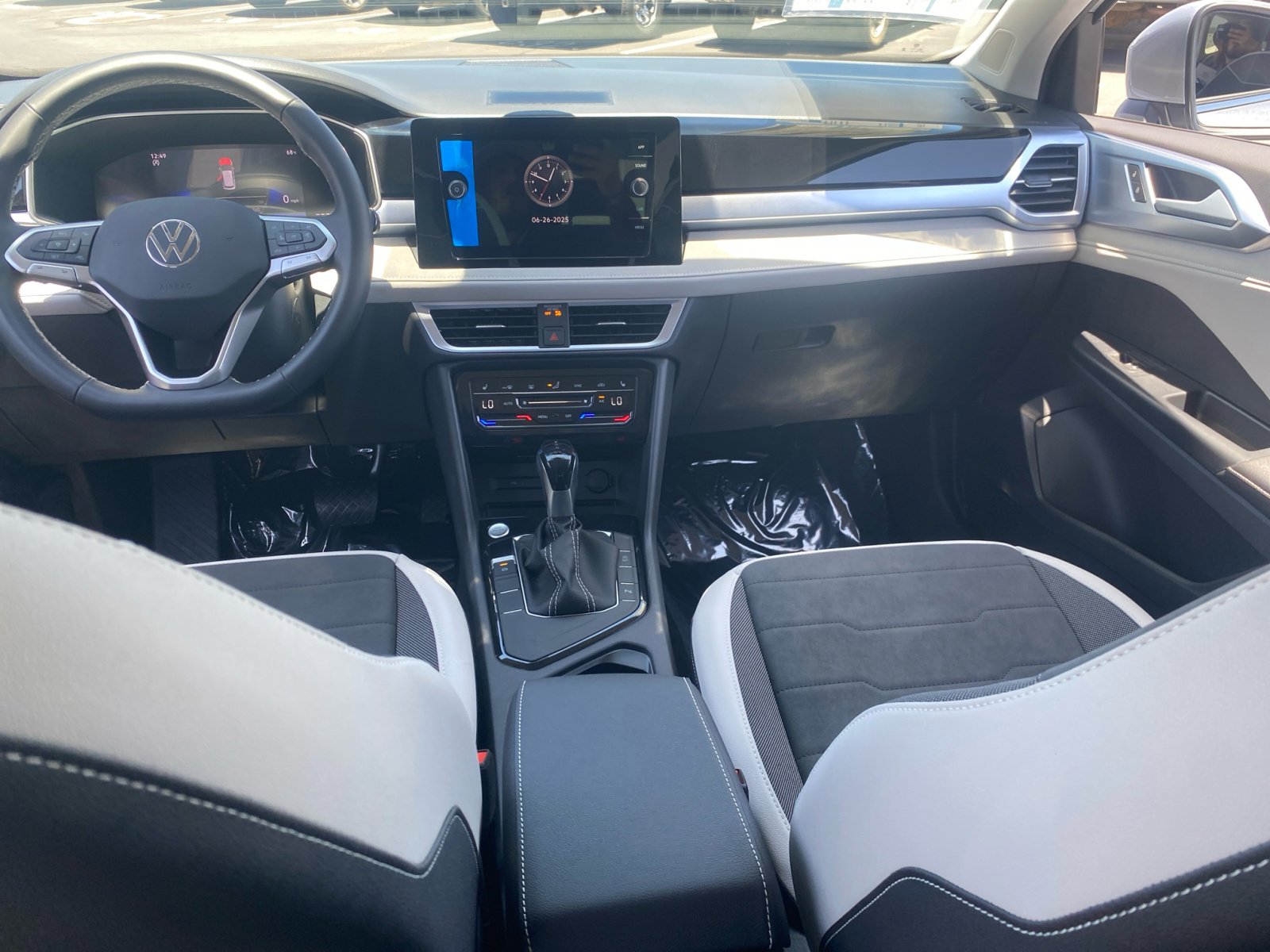 New 2025 Volkswagen Taos SE image 19