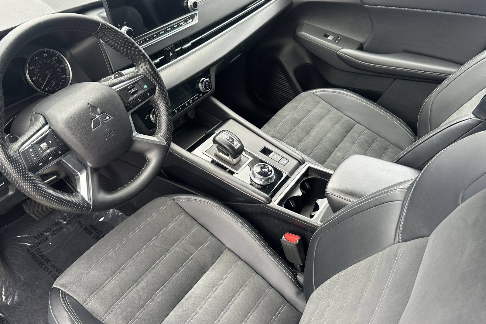 Used 2024 Mitsubishi Outlander AWD image 10