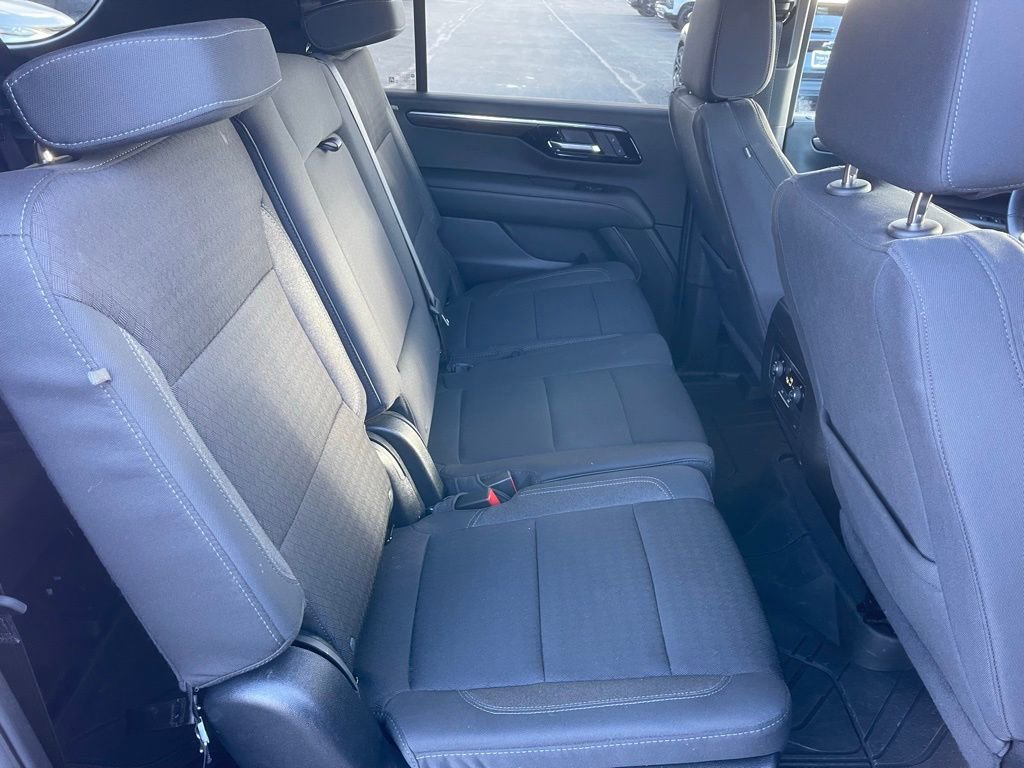 Used 2025 Chevrolet Suburban LS image 26