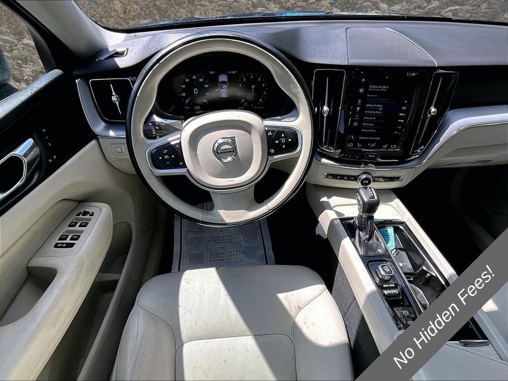 Used 2020 Volvo XC60 T6 Momentum w/ Protection Package Premier AWD/4WD image 5