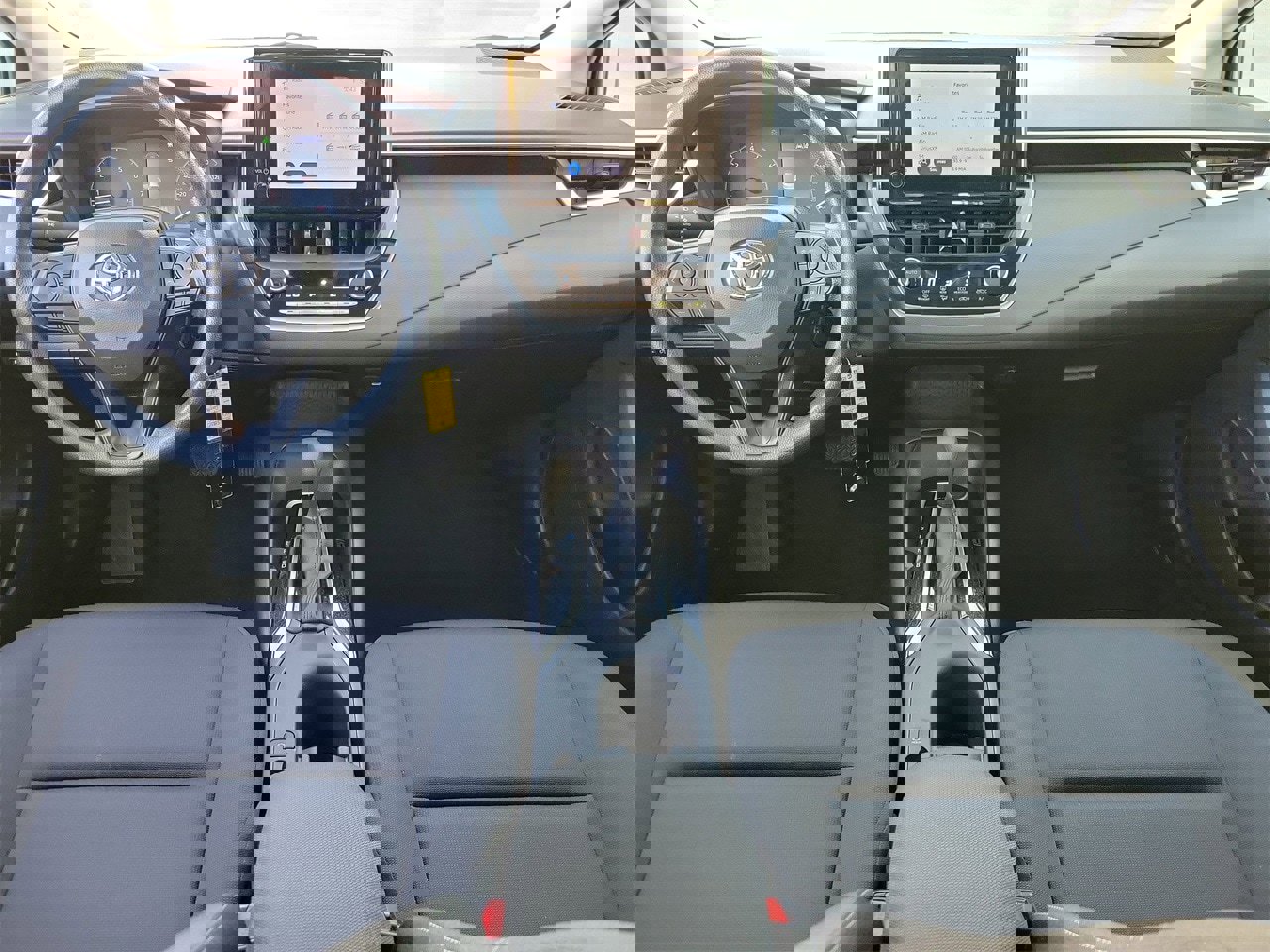 Used 2025 Toyota Corolla LE image 12