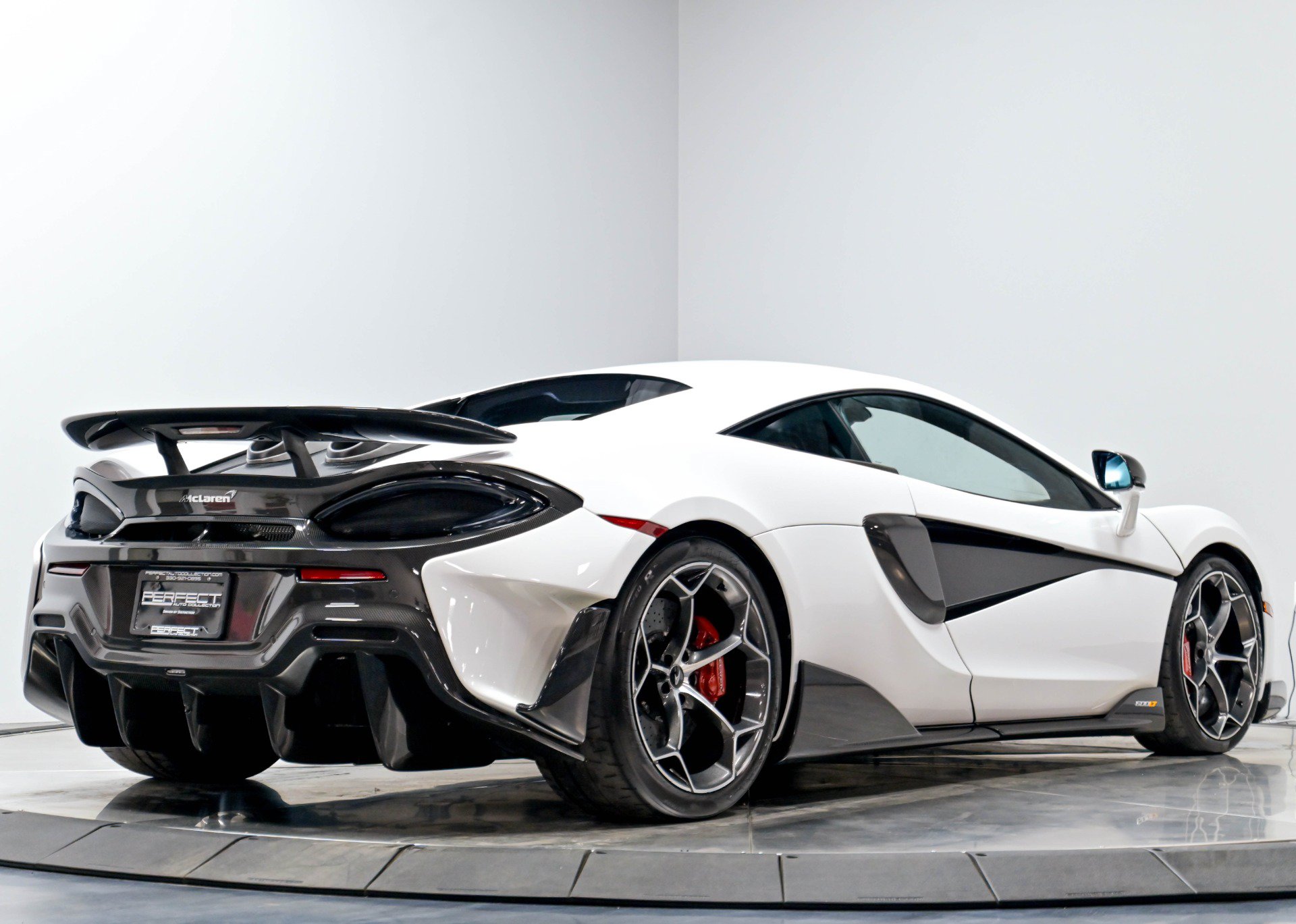 Used 2019 McLaren 600LT RWD image 15