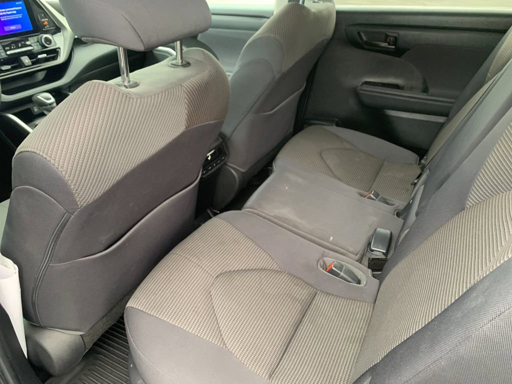 Used 2023 Toyota Highlander LE image 14