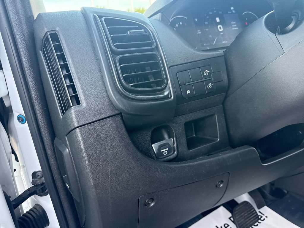 Used 2025 RAM ProMaster 2500 w/ U-Haul Equipment Group FWD image 31