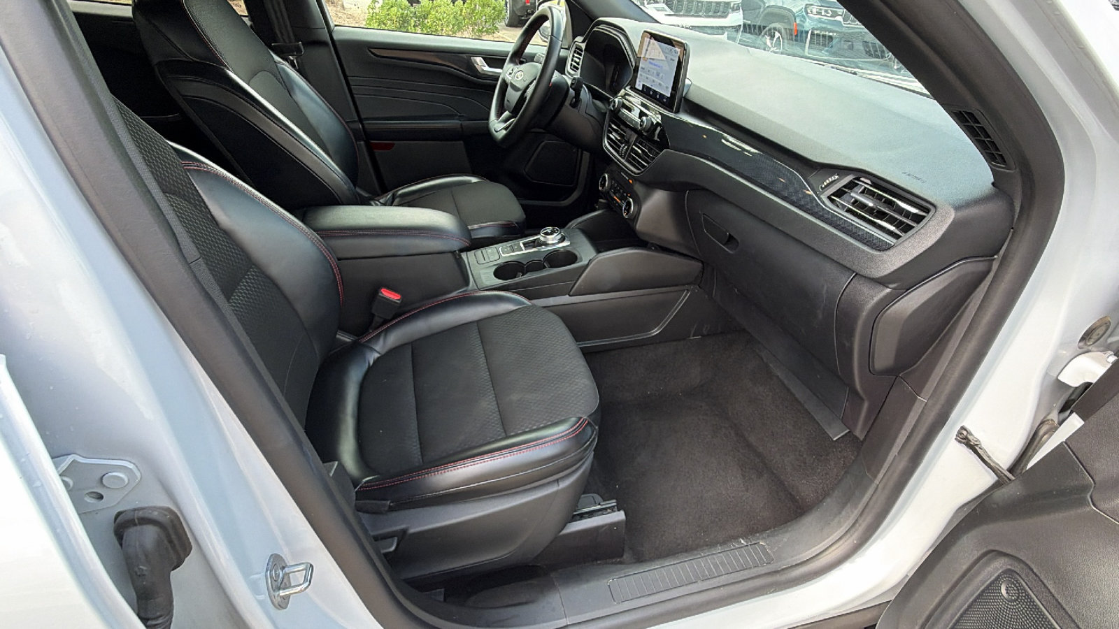 Used 2025 Ford Escape ST-Line FWD image 19