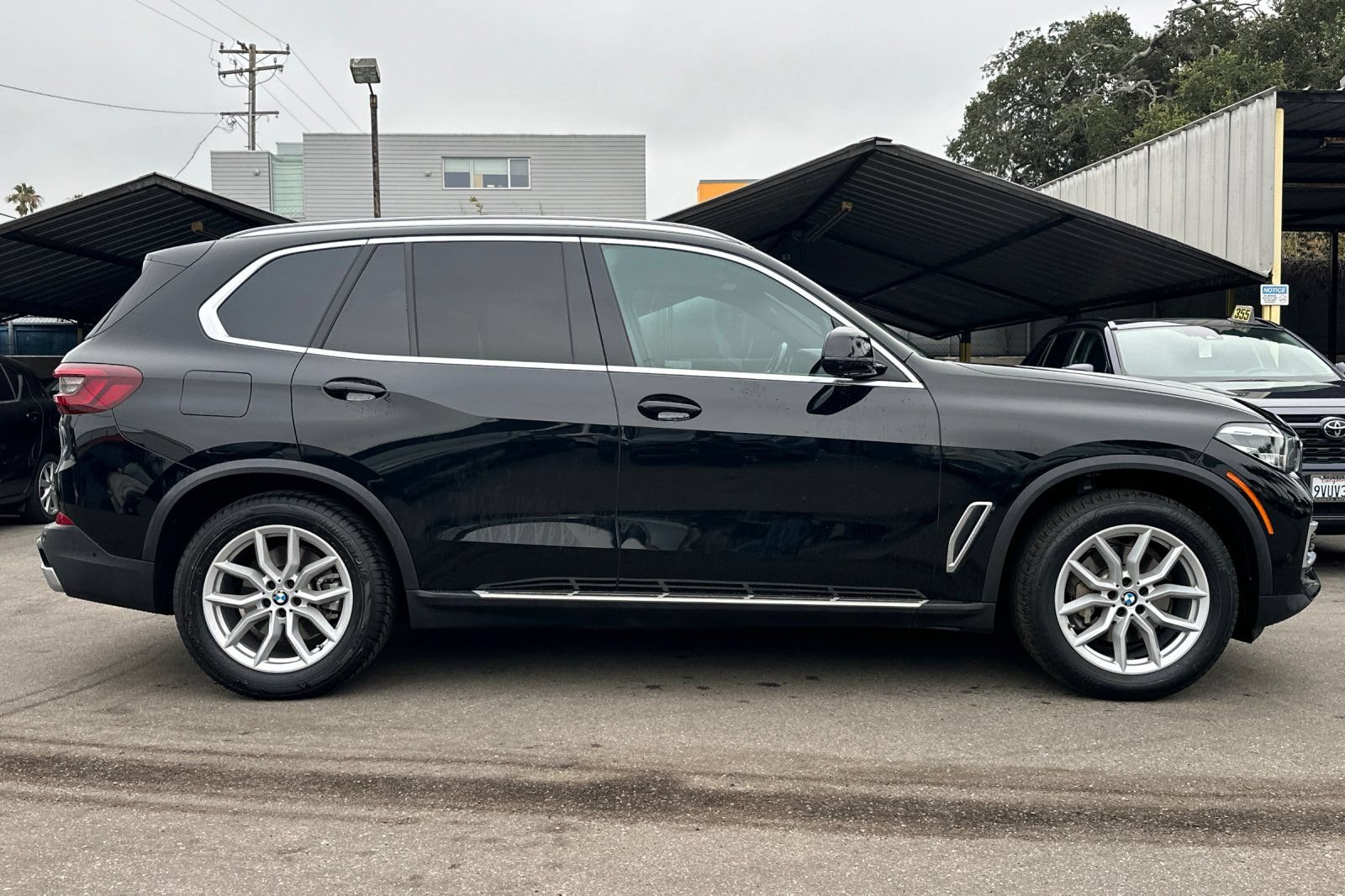 Used 2023 BMW X5 sDrive40i w/ Parking Assistance Package RWD image 3