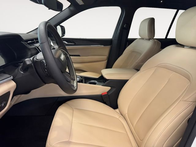 Used 2024 Jeep Grand Cherokee Limited AWD/4WD image 7