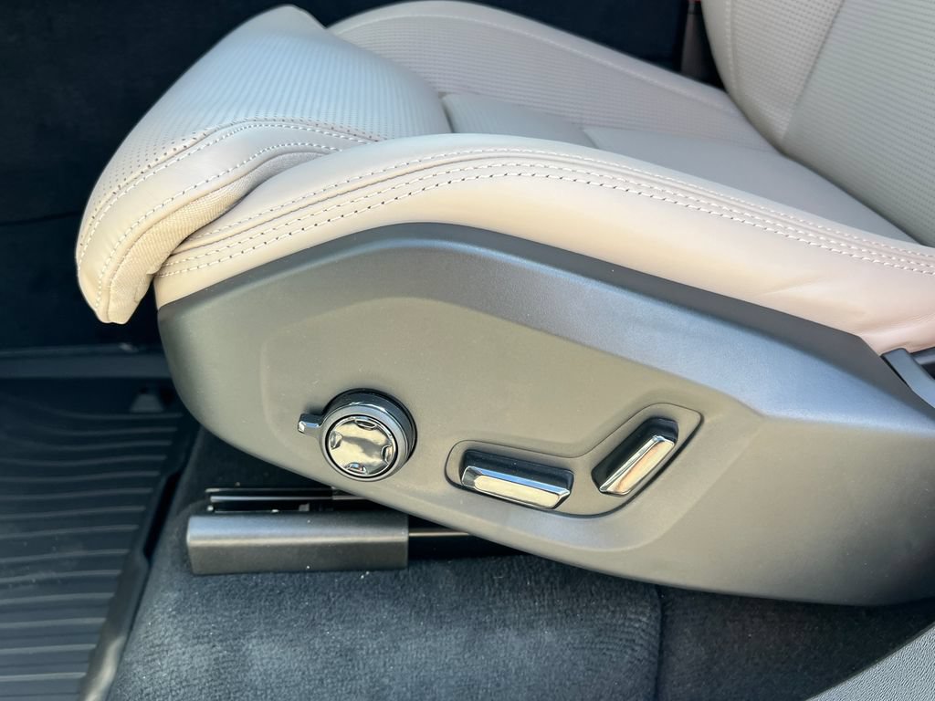 New 2026 Volvo XC90 T8 Ultra w/ Protection Package AWD/4WD image 14