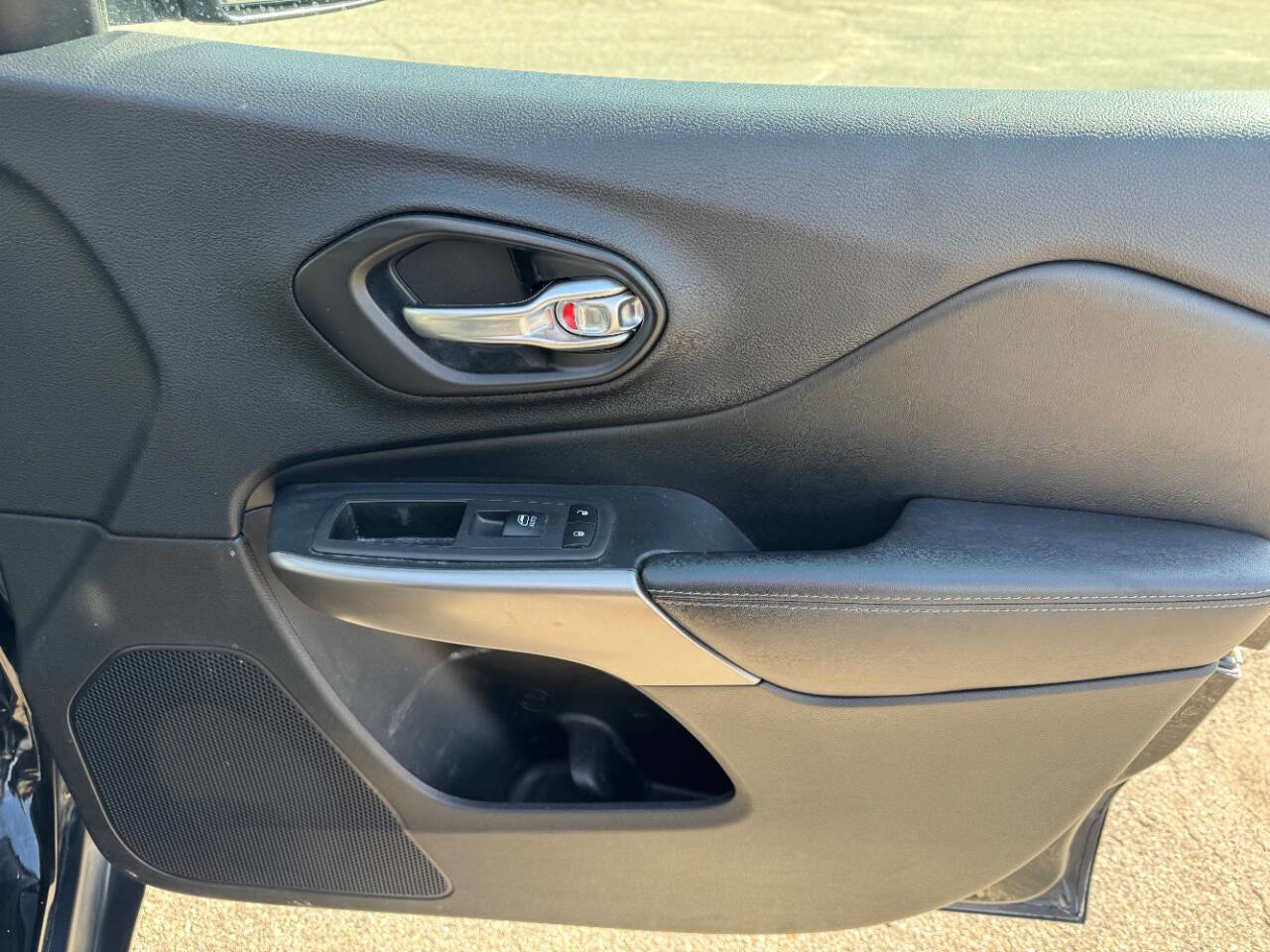 Used 2021 Jeep Cherokee Latitude image 28