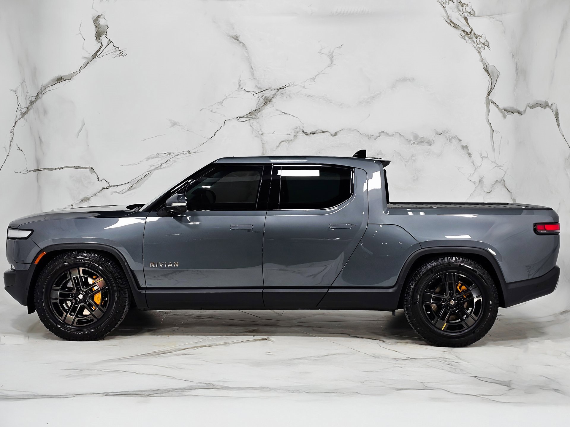 Used 2022 Rivian R1T Adventure image 9