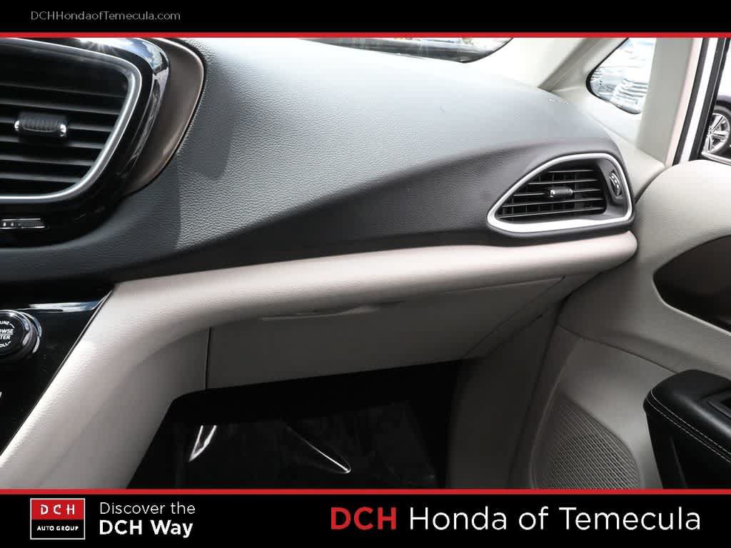 Used 2022 Chrysler Voyager LX FWD image 14