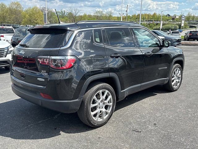 Certified 2024 Jeep Compass Latitude image 8