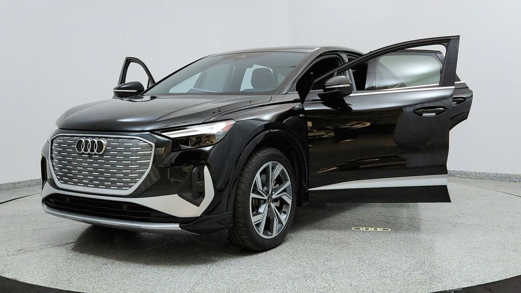 Used 2024 Audi Q4 e-tron Premium w/ Convenience Package image 9