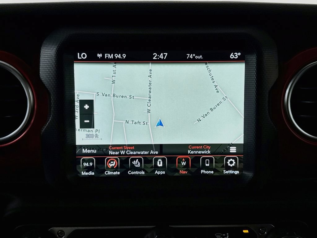 Used 2023 Jeep Gladiator Rubicon w/ Cold Weather Group AWD/4WD image 16