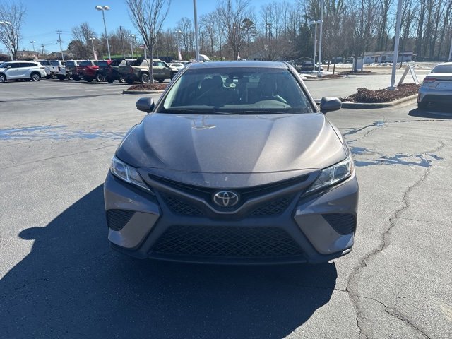 Used 2020 Toyota Camry SE image 2