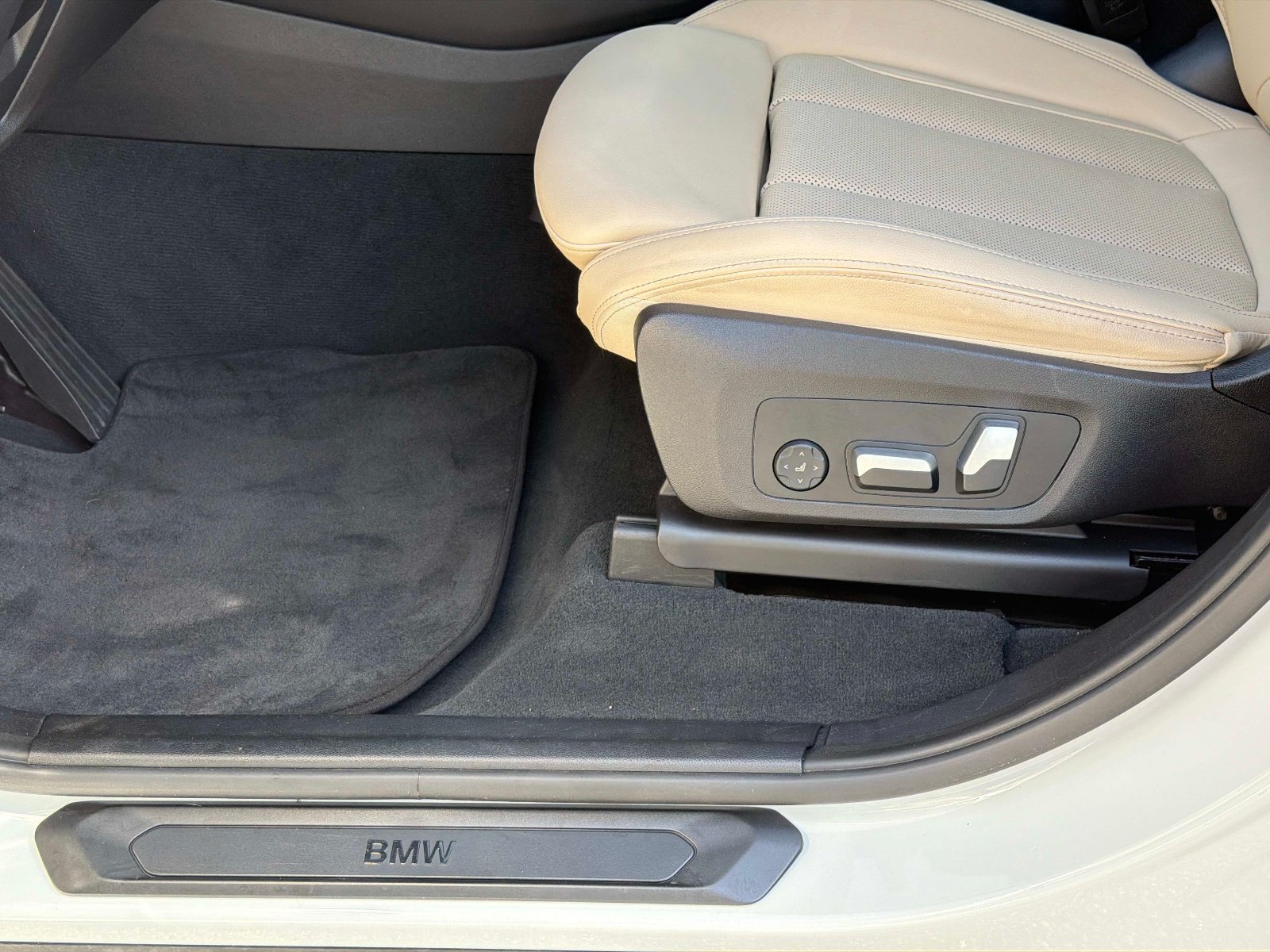 Used 2023 BMW X3 sDrive30i w/ Premium Package RWD image 19