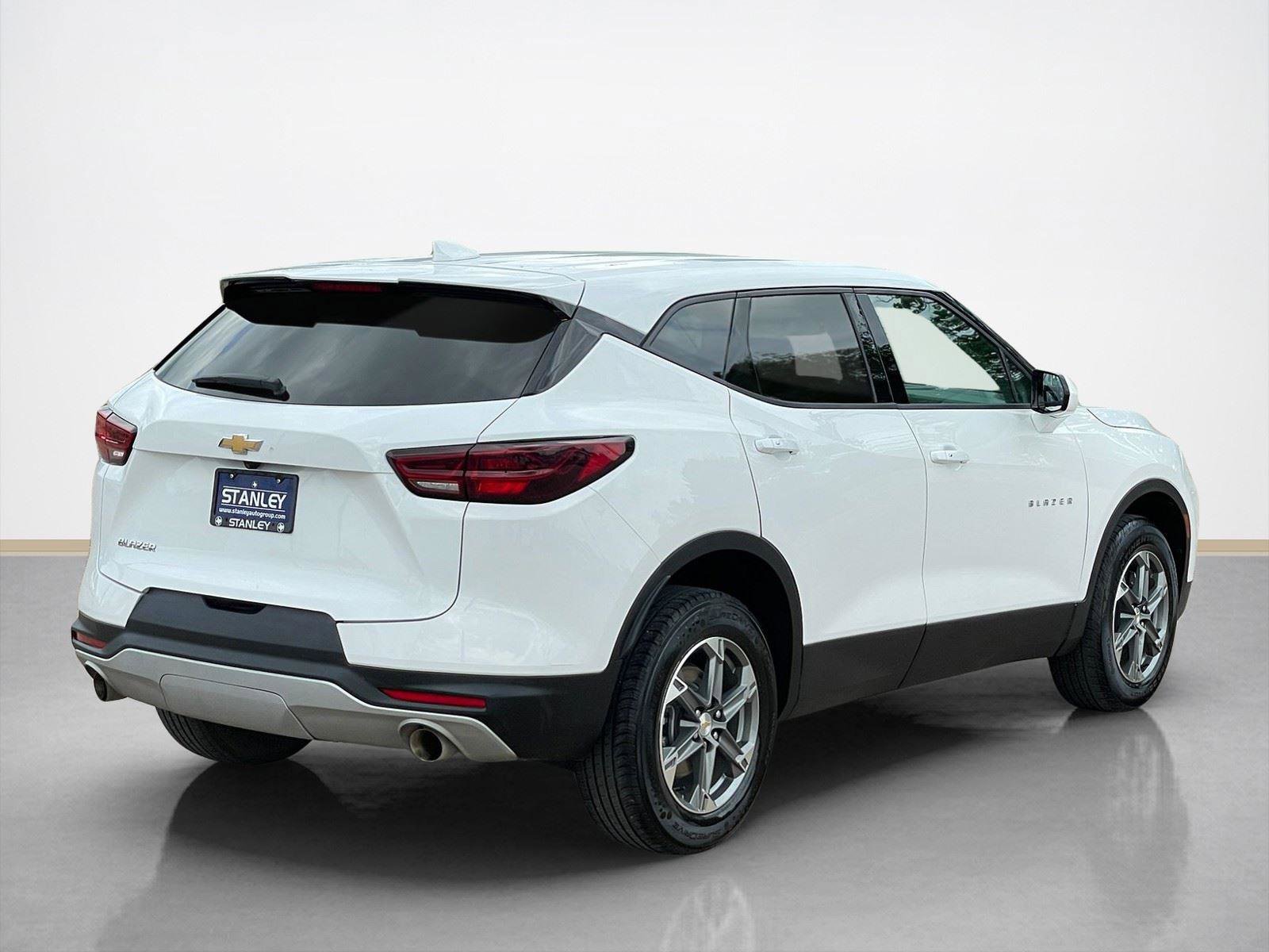 Used 2025 Chevrolet Blazer LT FWD image 8