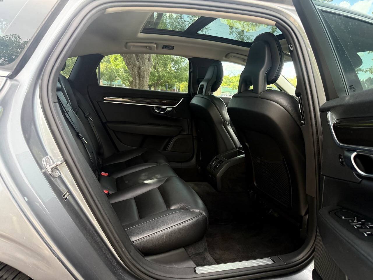 Used 2018 Volvo S90 T5 Momentum FWD image 23