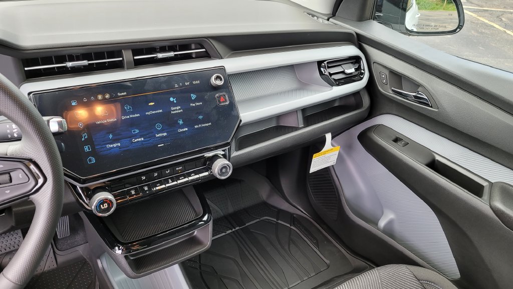 New 2027 Chevrolet Bolt LT w/ LPO, All-Weather Package FWD image 21