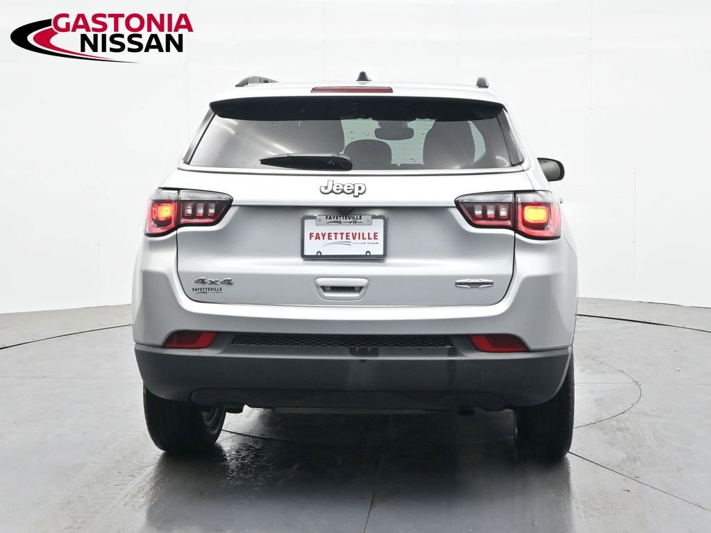 Used 2025 Jeep Compass Latitude AWD/4WD image 7