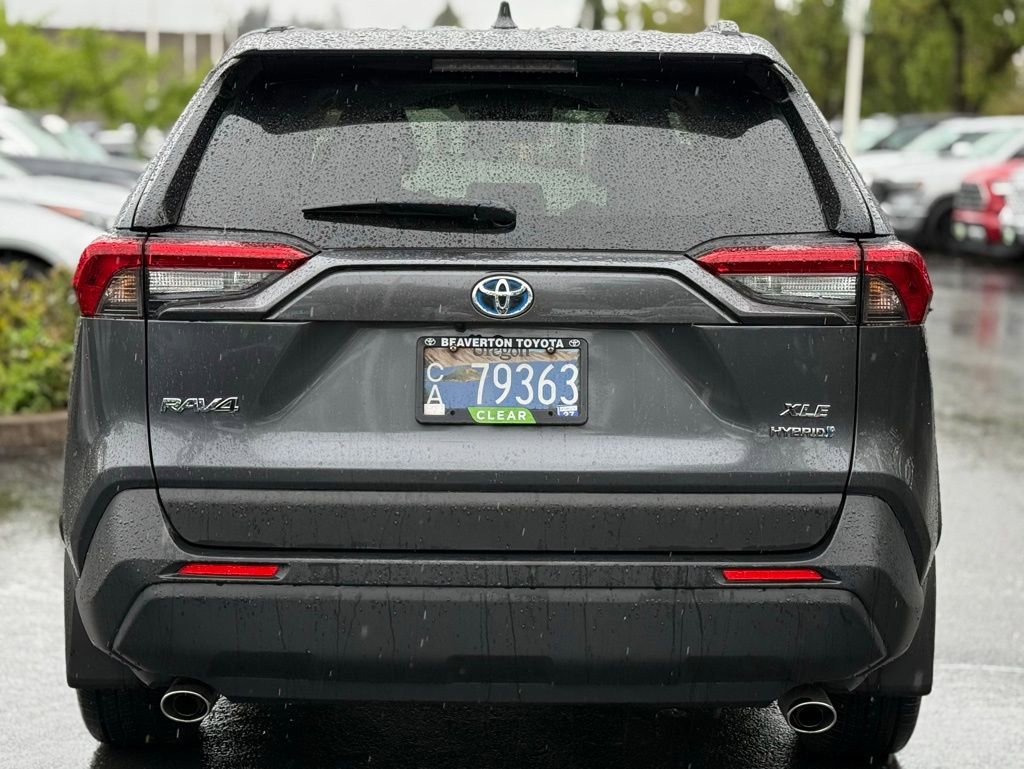Used 2022 Toyota RAV4 XLE Premium AWD/4WD image 4