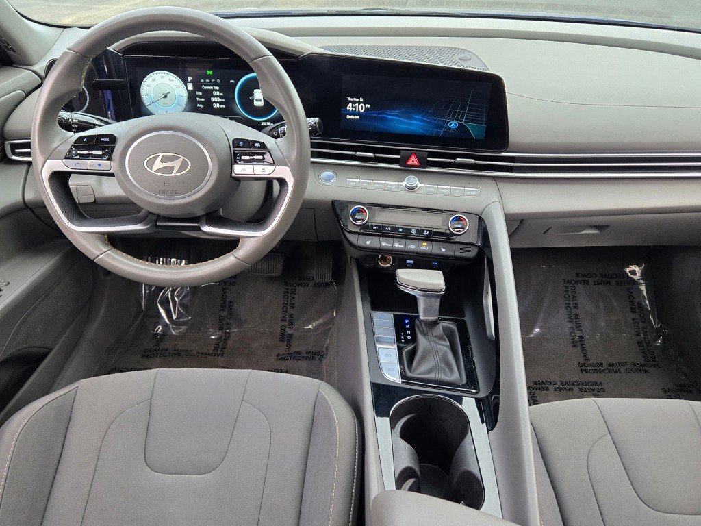 Used 2025 Hyundai Elantra SEL FWD image 16