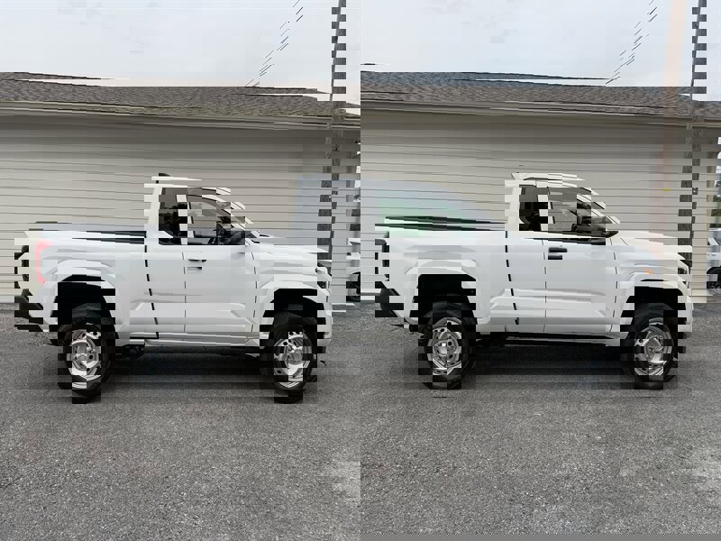 Used 2024 Toyota Tacoma SR image 1