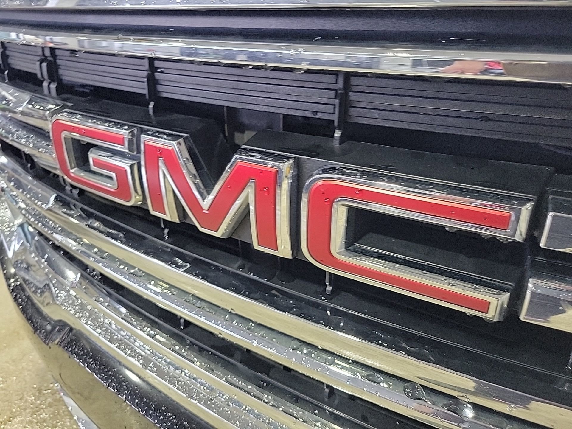 Used 2023 GMC Acadia SLE image 8