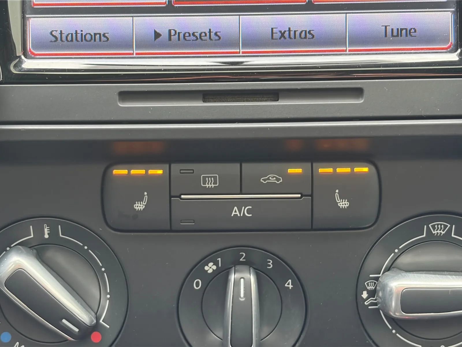 Used 2015 Volkswagen Jetta SE FWD image 22