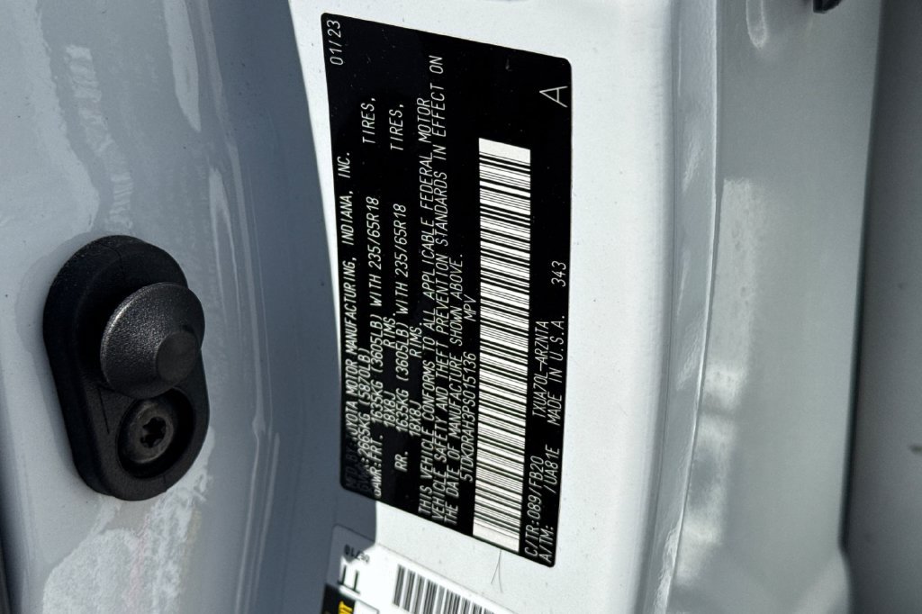 Used 2023 Toyota Highlander L FWD image 27