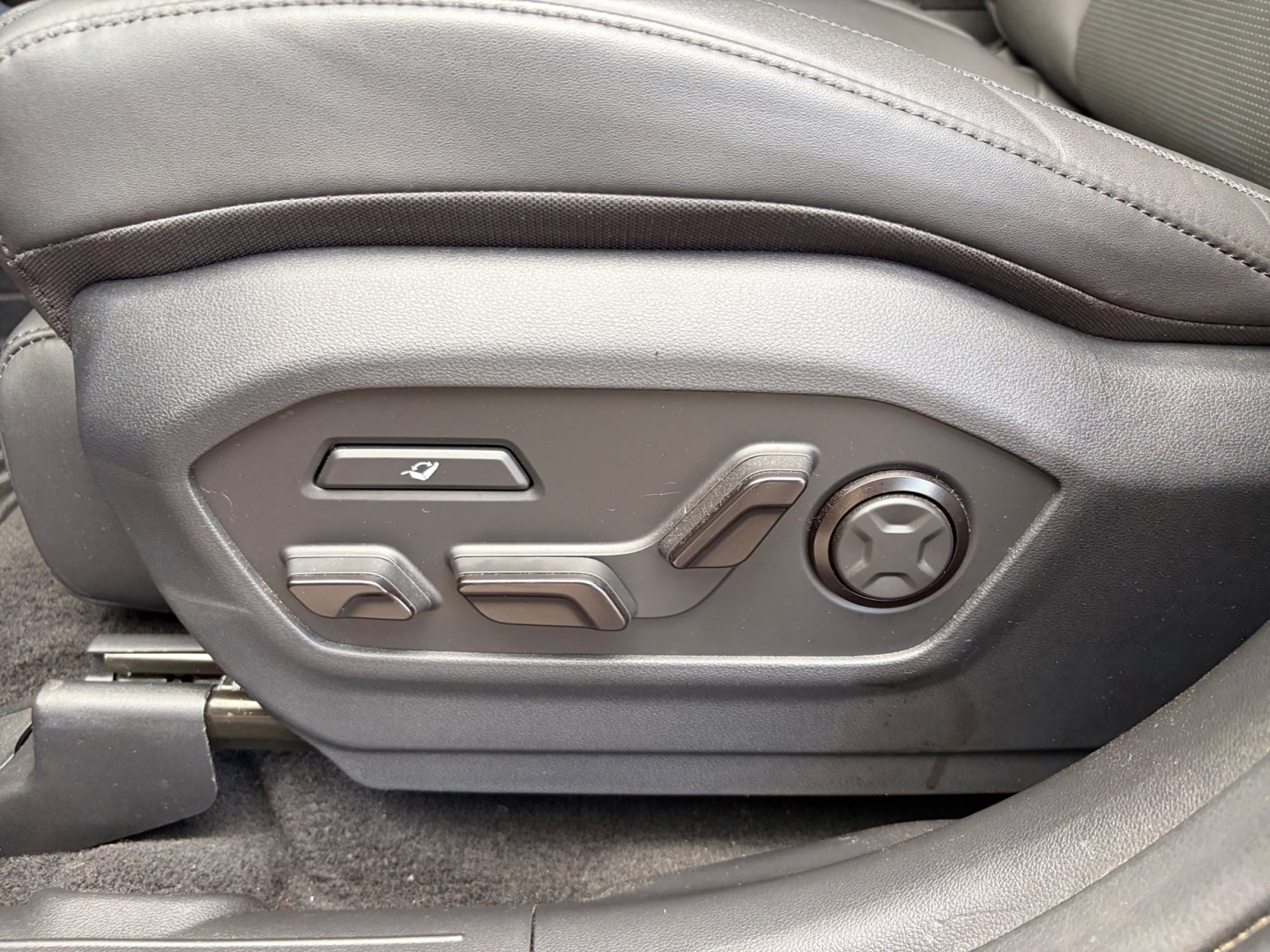 Used 2025 Hyundai Santa Fe Calligraphy AWD/4WD image 15