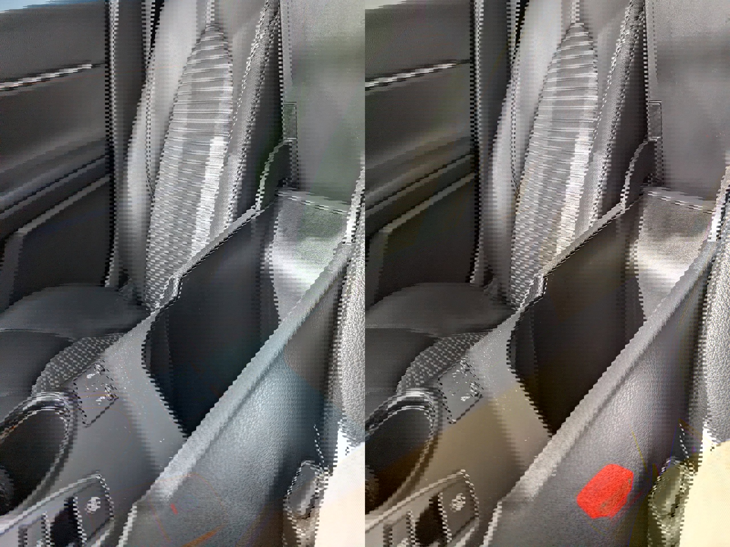 Used 2020 Toyota Camry SE w/ Cold Weather Package image 26