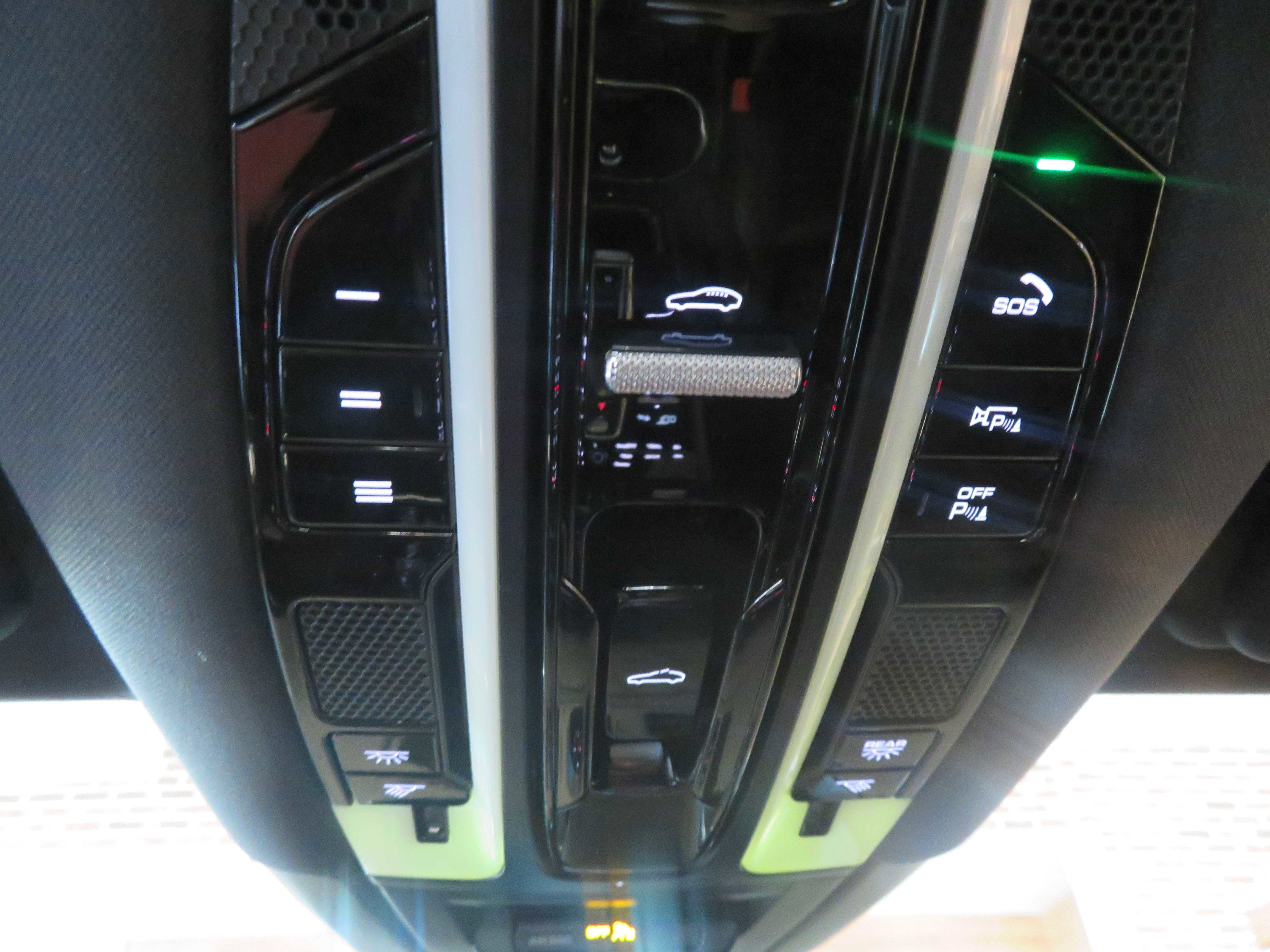 Used 2020 Porsche Cayenne S image 47