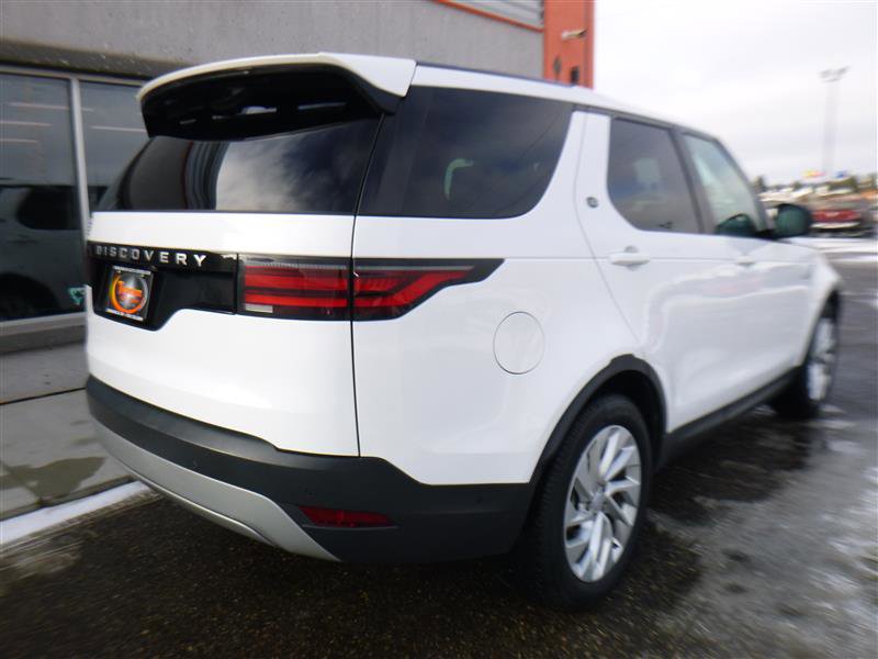 Used 2024 Land Rover Discovery S image 3
