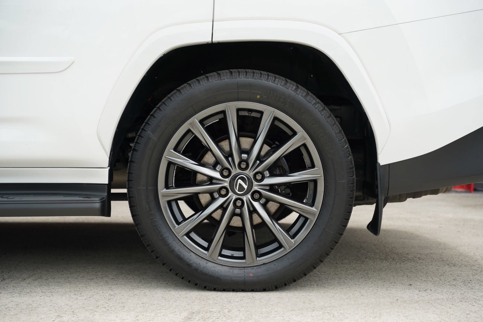 Used 2023 Lexus LX 600 F Sport w/ Accessory Package (Z1) AWD/4WD image 10