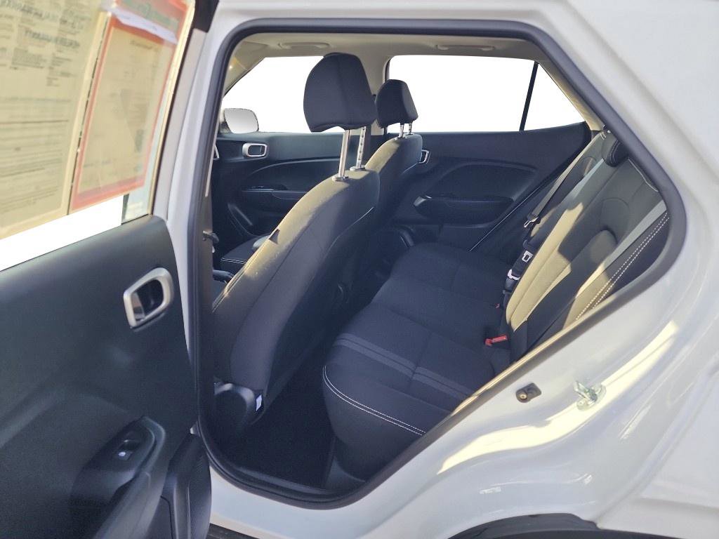 Used 2025 Hyundai Venue SEL image 19