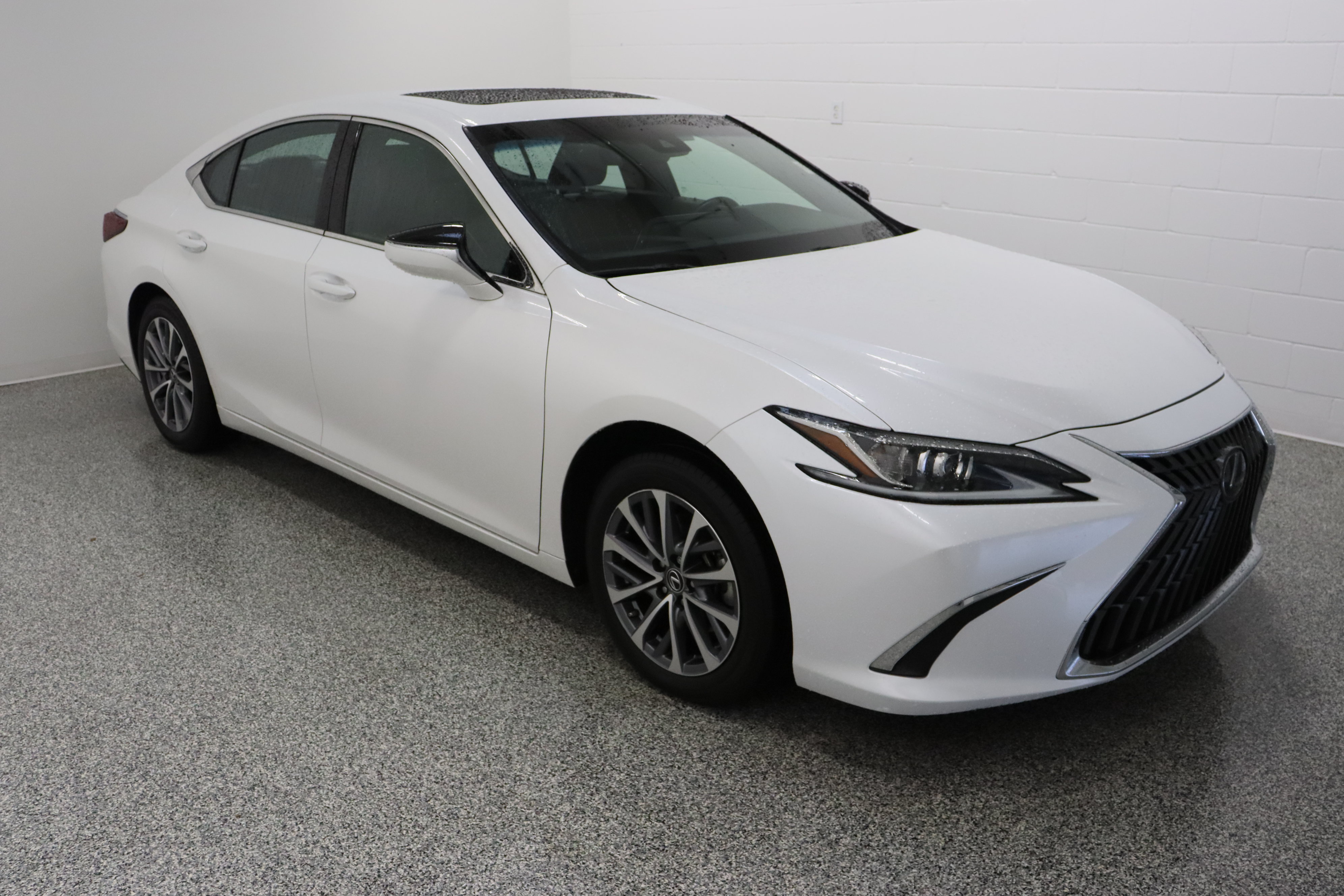 Used 2024 Lexus ES 350 w/ Accessory Package (Z1) FWD image 4