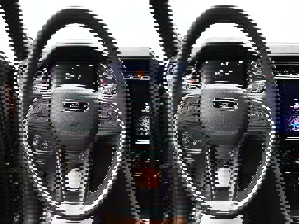New 2025 Jeep Grand Cherokee Altitude image 14