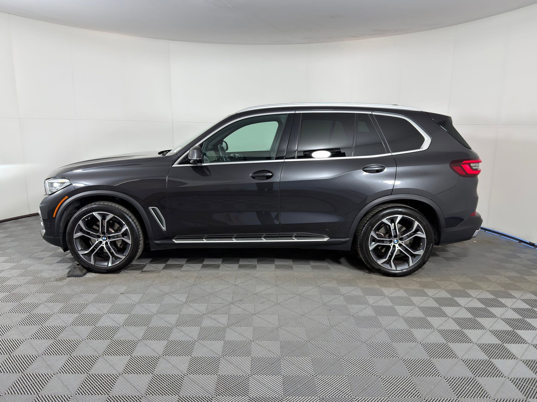 Certified 2023 BMW X5 xDrive40i w/ Premium Package image 2