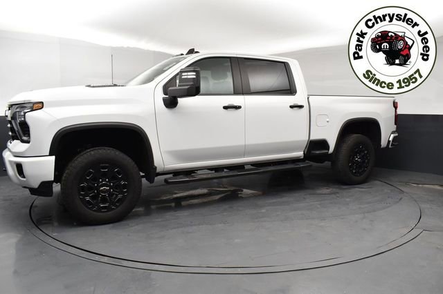 Used 2024 Chevrolet Silverado 3500 LT w/ Z71 Sport Edition image 3