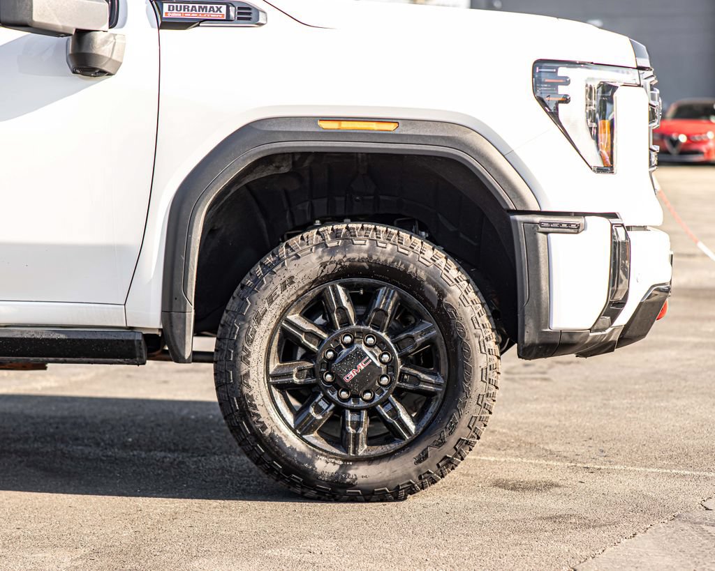 Used 2025 GMC Sierra 2500 AT4 w/ AT4 Premium Plus Package AWD/4WD image 10