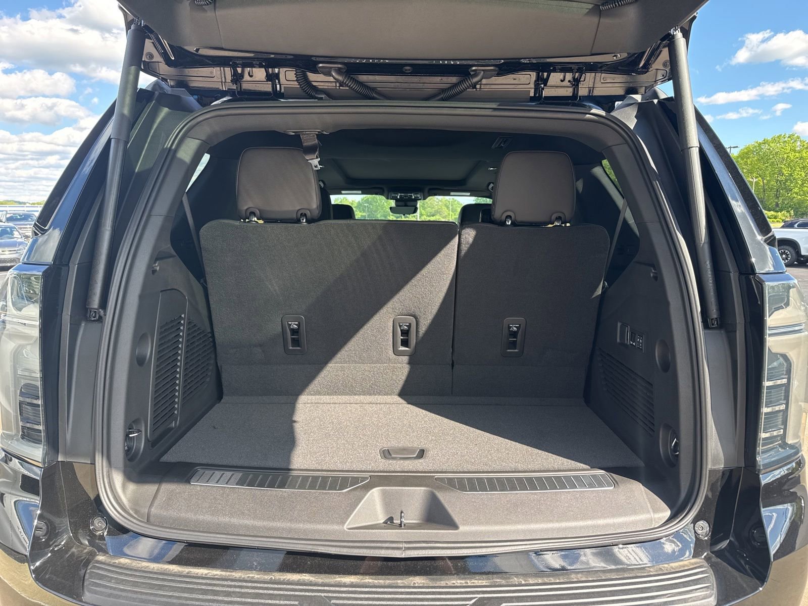 New 2026 Chevrolet Tahoe High Country AWD/4WD image 11