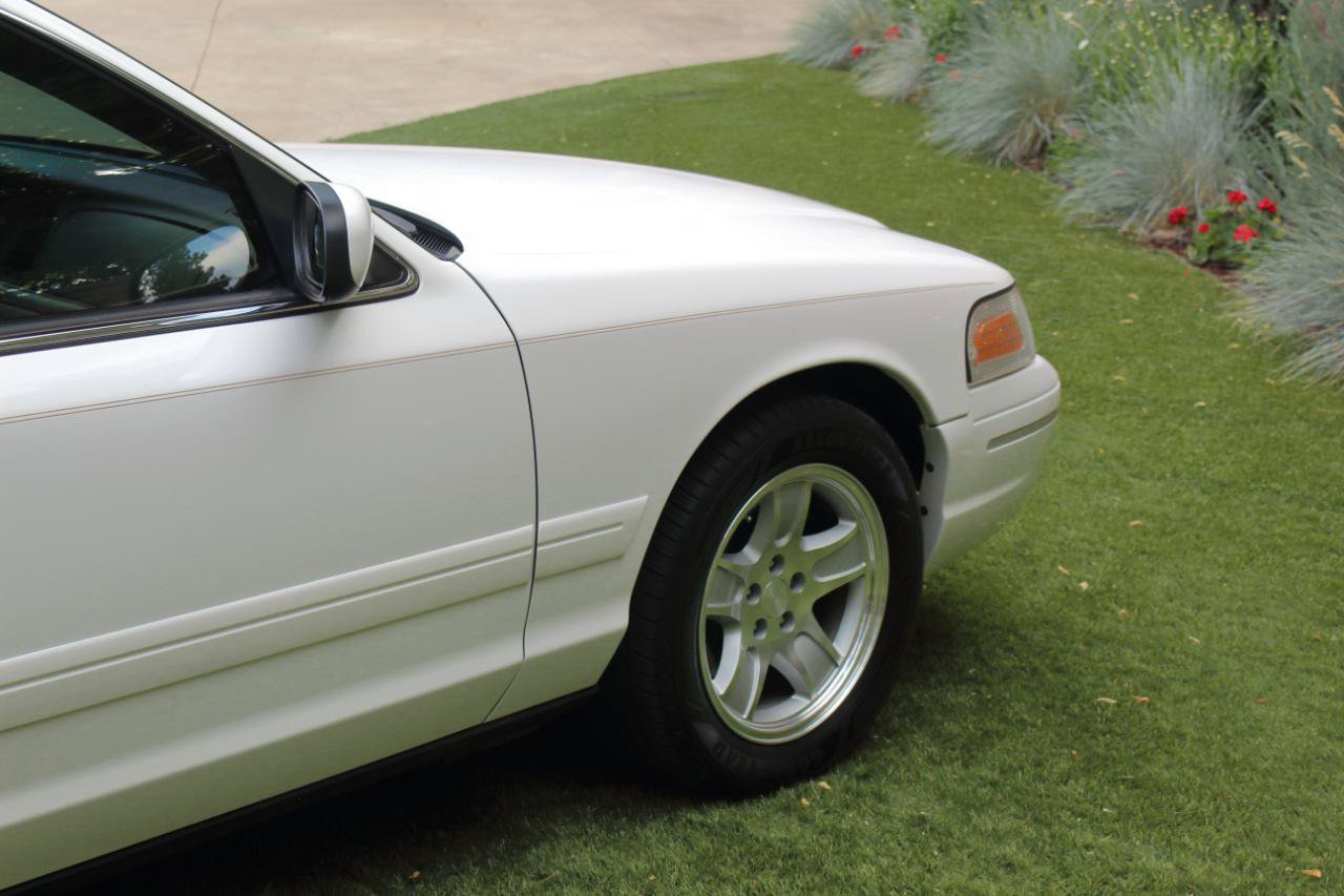 Used 1999 Ford Crown Victoria LX RWD image 21