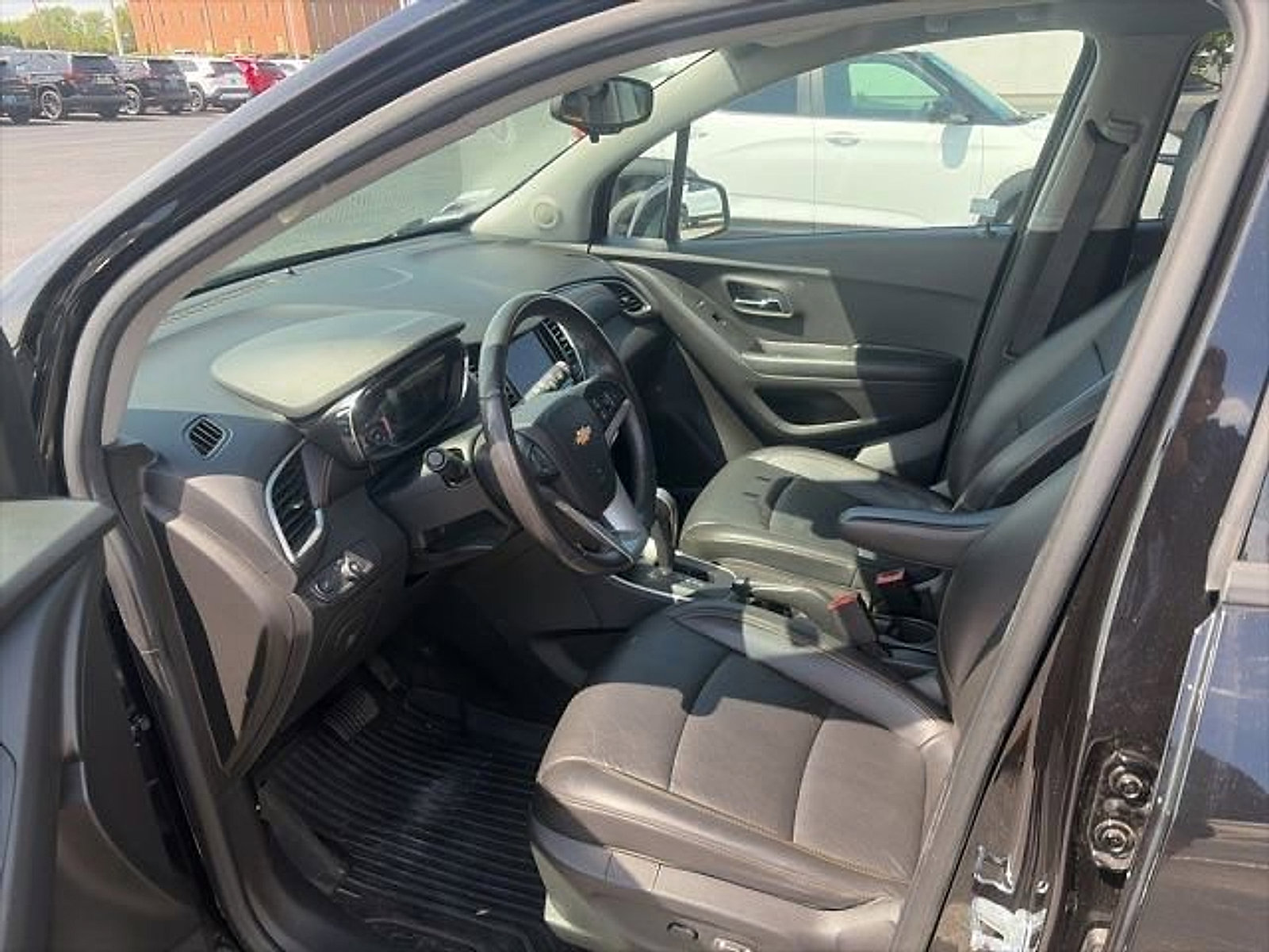 Certified 2021 Chevrolet Trax LT w/ Premium Seat Package FWD image 15